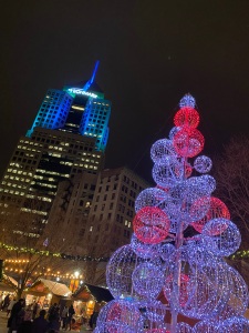 Market Square Christmas tree with Fifth Avenue Place in the background